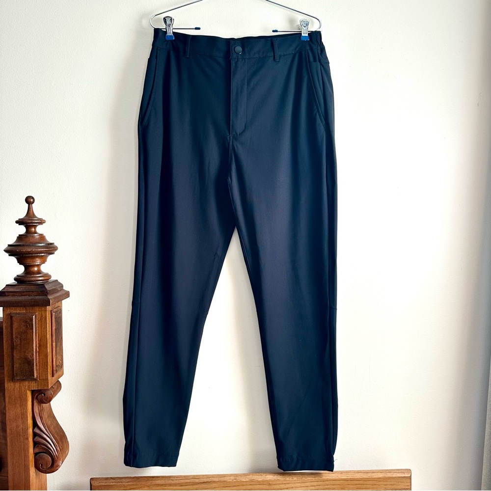 Cuts • AO Jogger in Black